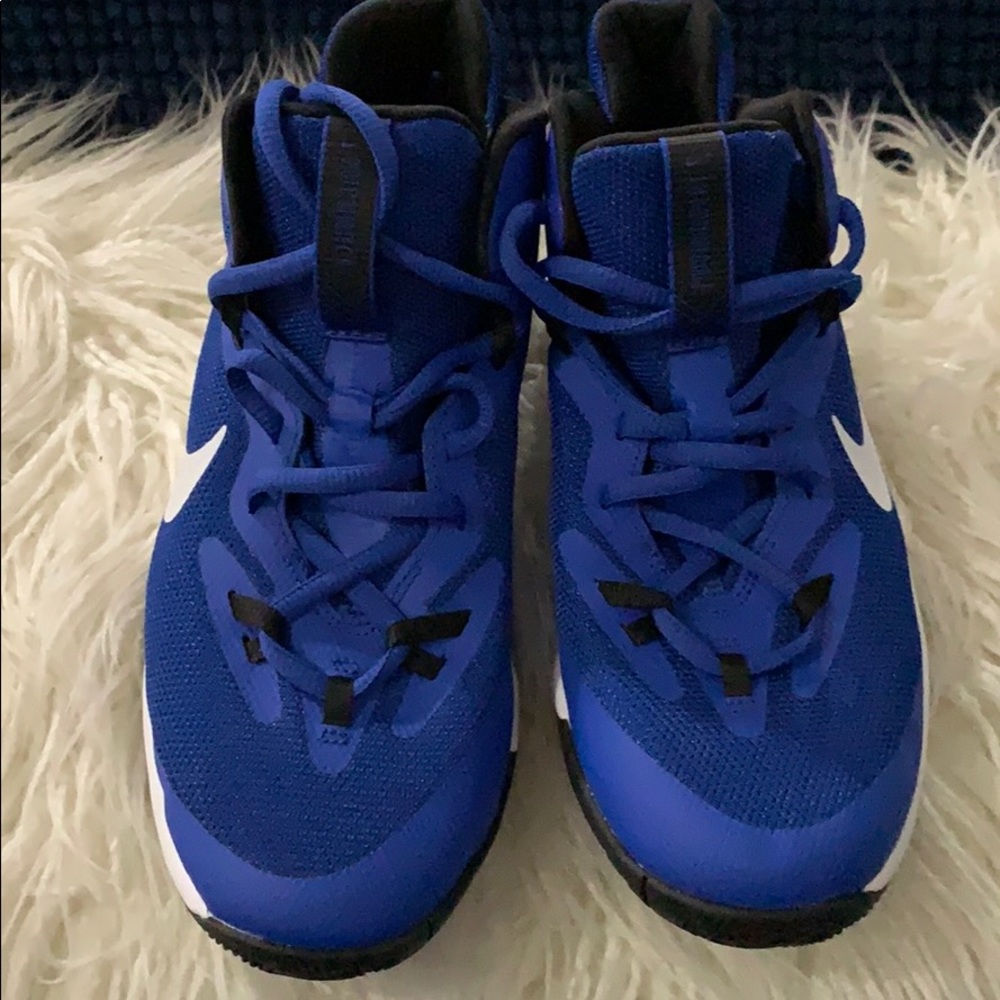 Nike size 5.5Y blue and white